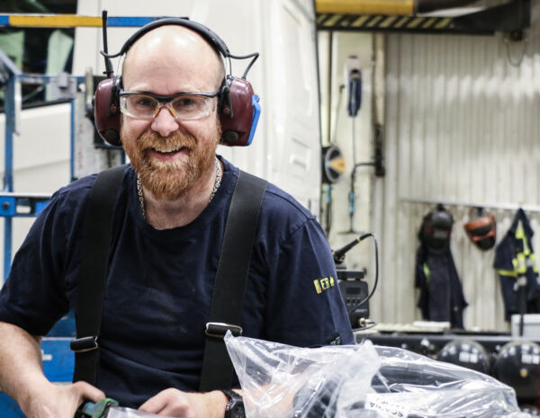 Elen i våra vagnar, kärror, släp och lastbilar dras i vår fabrik i Örebro.